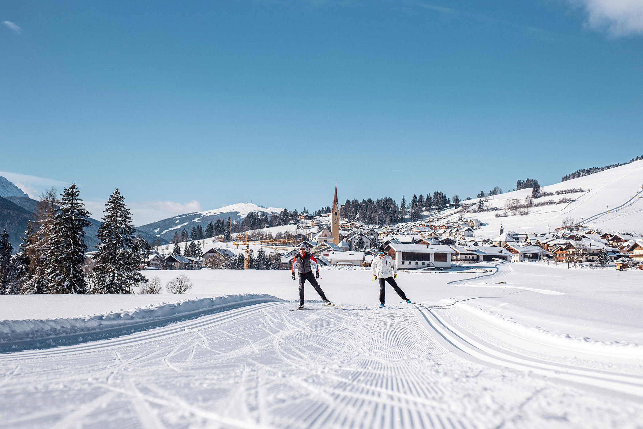 Cross-country skiing with a view of Olang